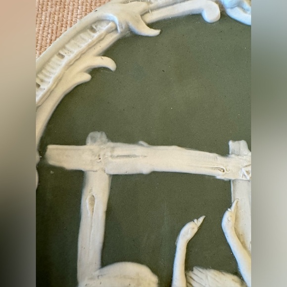 Green and White Decorative Wall Plaque - Picture 2 of 7